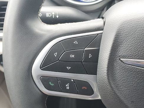 Used 2024 Chrysler Pacifica Touring-L FWD image 22