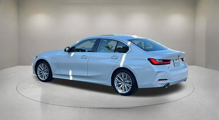 Used 2024 BMW 330e w/ Convenience Package RWD image 4