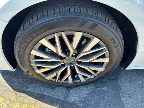 Used 2025 Nissan Altima 2.5 SV FWD image 30