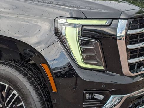 Used 2025 GMC Yukon XL Elevation AWD/4WD image 8