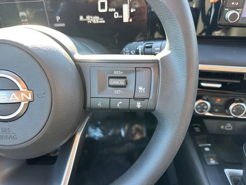 Used 2025 Nissan Kicks S image 14