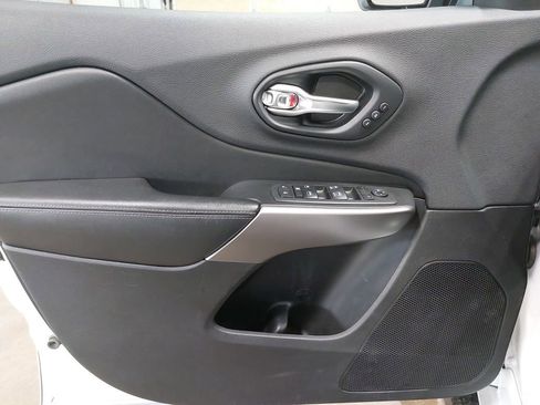 Used 2019 Jeep Cherokee Overland w/ Technology Group image 26