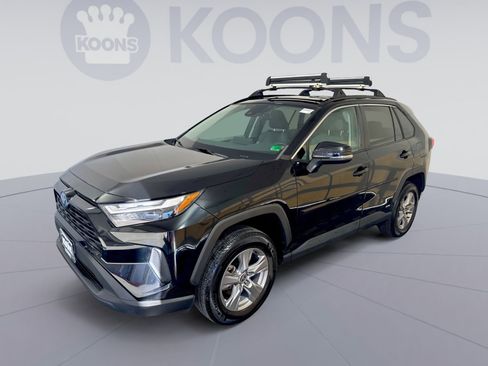 Used 2022 Toyota RAV4 XLE image 1