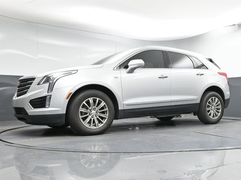 Used 2018 Cadillac XT5 Luxury w/ Driver Awareness Package image 23