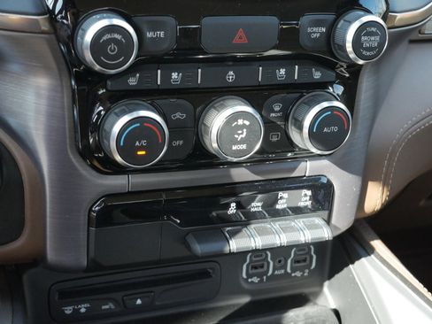 Used 2019 RAM 1500 Limited w/ Body Color Bumper Group image 15