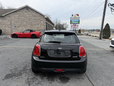 Used 2019 MINI Cooper 2-Door Hardtop w/ Signature Upholstery Package image 6