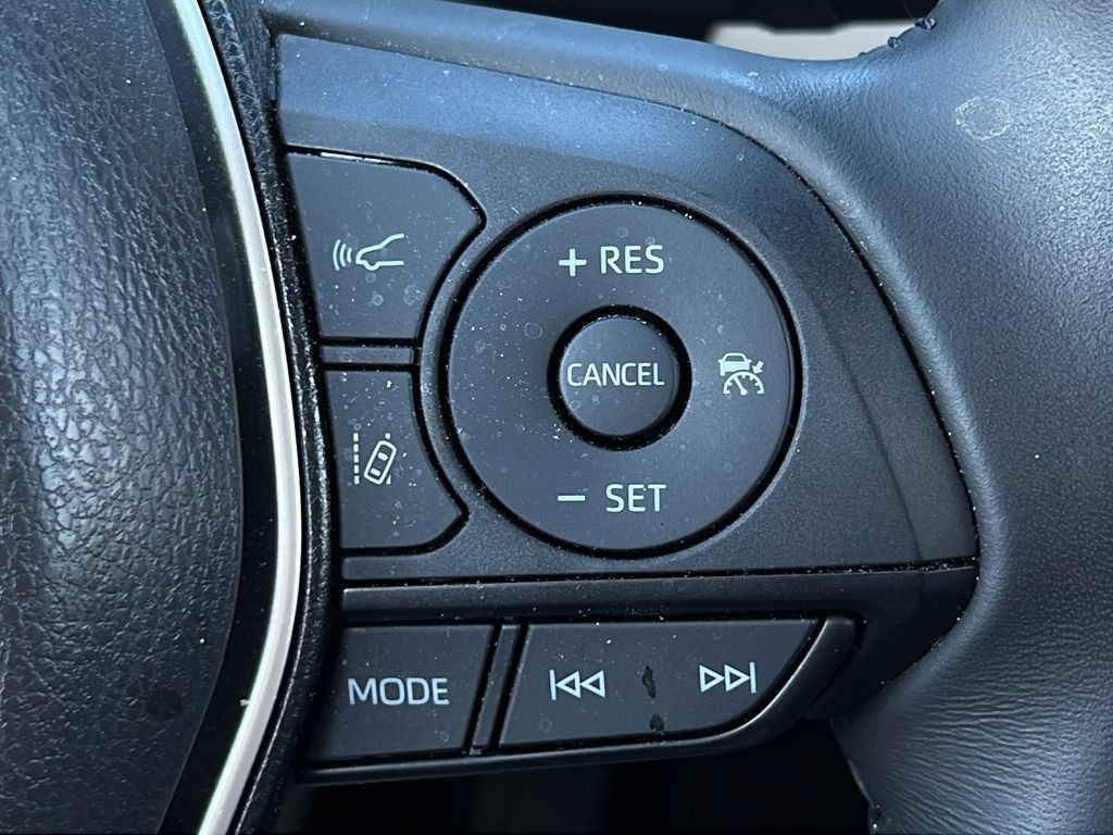 Used 2024 Toyota Venza LE AWD/4WD image 20