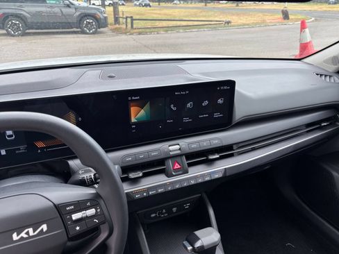 Used 2025 Kia K4 FWD image 16