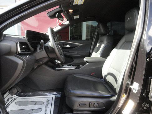 Used 2024 Buick Envista Sport Touring w/ Convenience I Package FWD image 9
