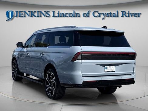 New 2026 Lincoln Navigator L Reserve AWD/4WD image 11