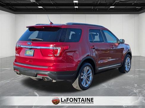 Used 2018 Ford Explorer XLT w/ Equipment Group 202A image 5