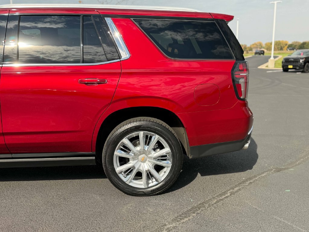 Used 2024 Chevrolet Tahoe High Country AWD/4WD image 13