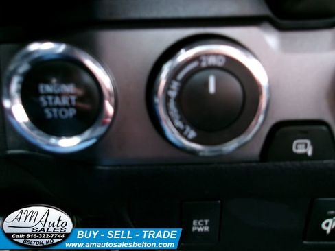 Used 2016 Toyota Tacoma TRD Off-Road w/ Exterior Package image 31