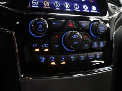 Used 2020 Jeep Grand Cherokee Limited w/ Luxury Group II AWD/4WD image 28