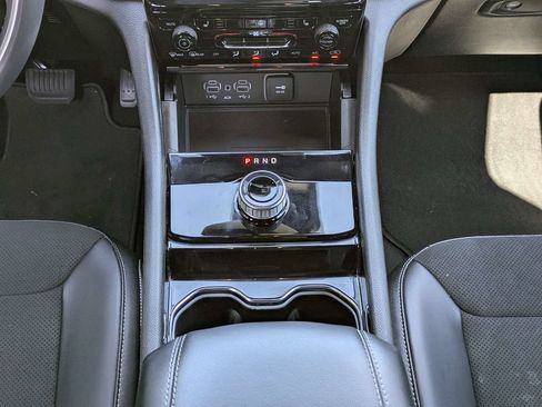 Used 2023 Jeep Grand Cherokee L Laredo RWD image 20