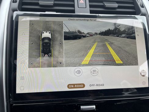 New 2025 Land Rover Discovery Metropolitan Edition image 24