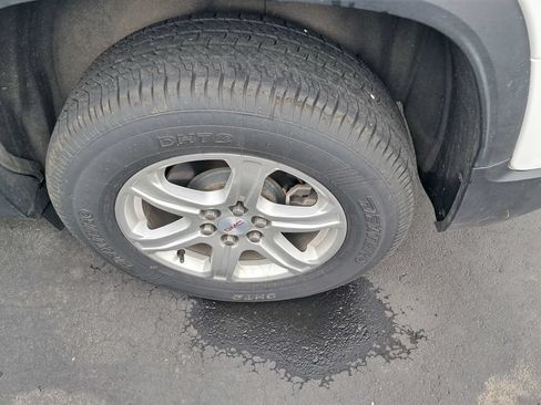 Used 2019 GMC Acadia SLE w/ LPO, Floor Liner Package FWD image 9
