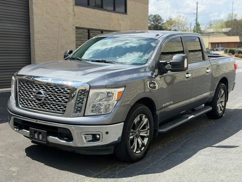 Used 2017 Nissan Titan SV RWD image 1
