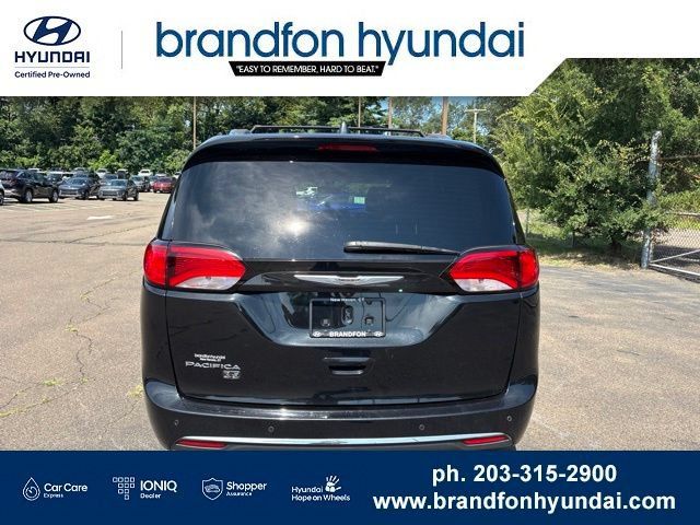 Used 2020 Chrysler Pacifica Touring-L FWD image 5