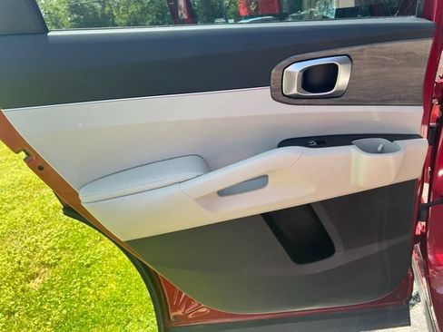 Used 2022 Kia Sorento EX w/ Panoramic Sunroof Package FWD image 23