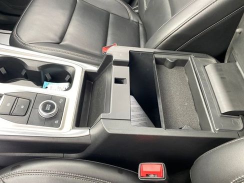 Used 2023 Ford Explorer XLT image 11