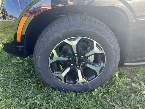 New 2026 GMC Yukon XL AT4 w/ AT4 Premium Plus Package image 16