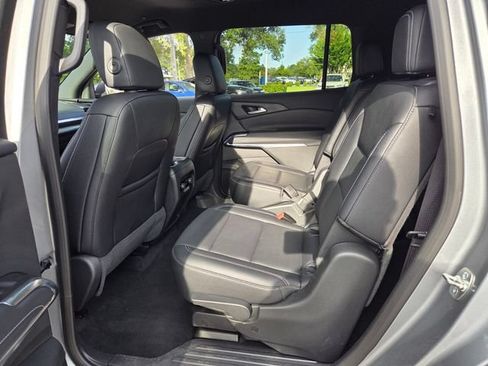 Used 2025 Chevrolet Traverse LT AWD/4WD image 12