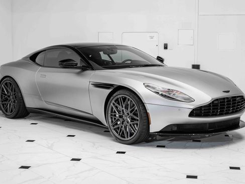 Used 2023 Aston Martin DB11 Coupe image 1
