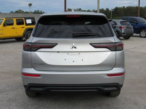 New 2026 Mitsubishi Outlander ES FWD image 4