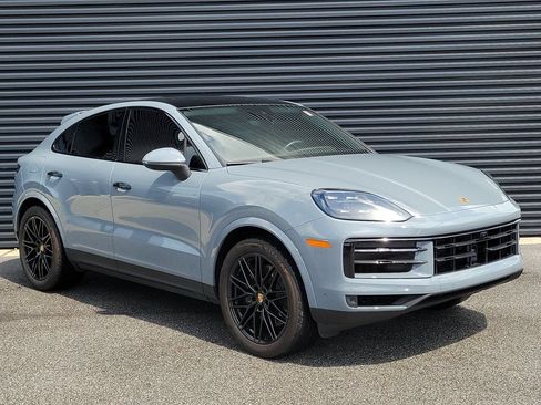 Certified 2024 Porsche Cayenne Coupe AWD/4WD image 9