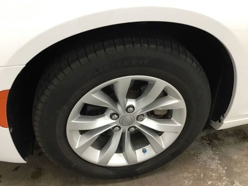 Used 2023 Chrysler 300 Touring RWD image 3