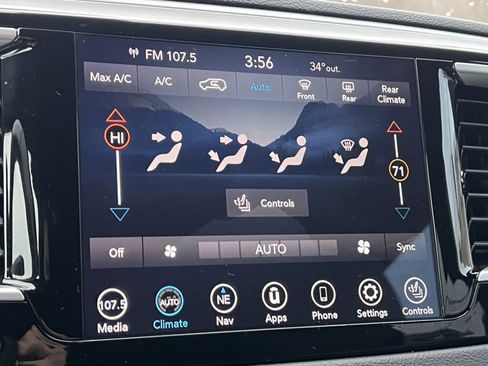 Used 2020 Chrysler Pacifica Touring-L Plus image 24