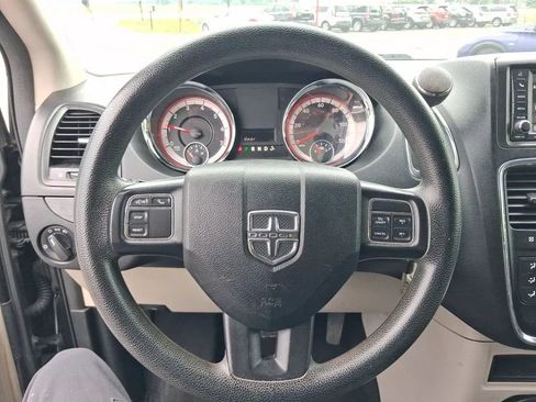 Used 2018 Dodge Grand Caravan SE w/ UConnect Hands-Free Group FWD image 13
