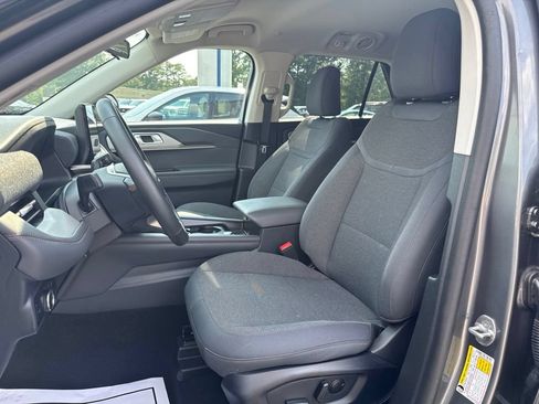 Used 2025 Ford Explorer Active AWD/4WD image 9