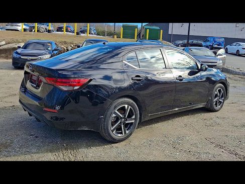 Used 2025 Nissan Sentra SV w/ Trunk Package image 8