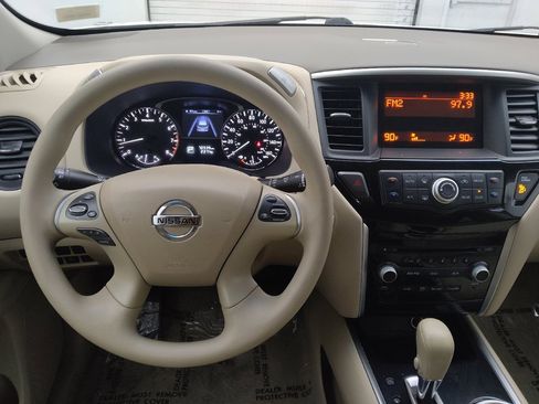Used 2014 Nissan Pathfinder S image 22