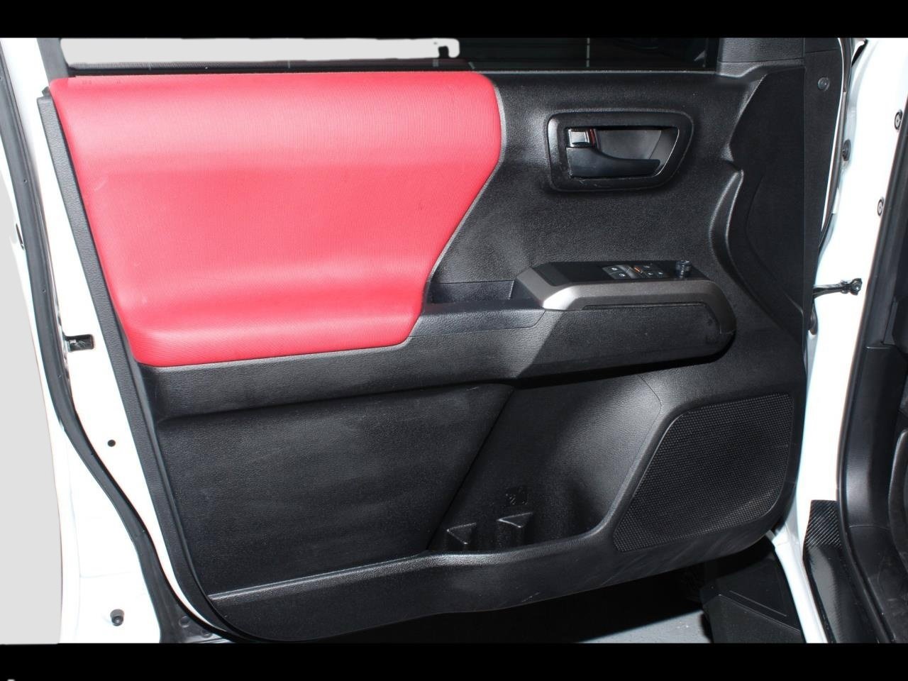 Used 2021 Toyota Tacoma SR5 RWD image 19