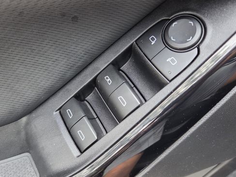 Certified 2025 Chevrolet Equinox LT FWD image 36