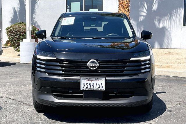Certified 2025 Nissan Kicks SV FWD image 2