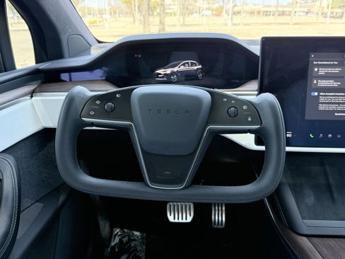 Used 2022 Tesla Model X image 61