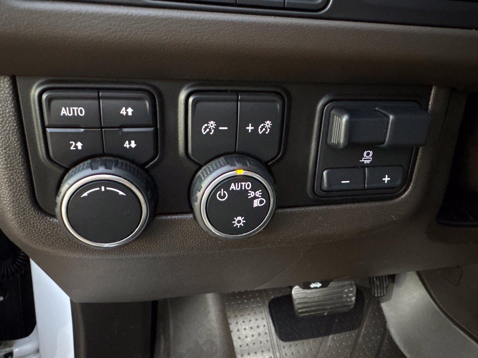Used 2021 Chevrolet Tahoe Z71 w/ Z71 Signature Package AWD/4WD image 14
