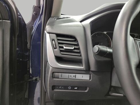 Used 2025 Nissan Rogue SV image 8