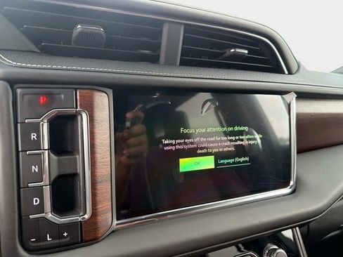 Used 2024 GMC Yukon Denali Ultimate AWD/4WD image 23