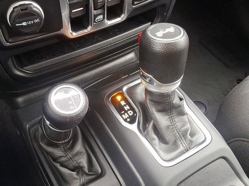 Used 2023 Jeep Wrangler Sport S image 14