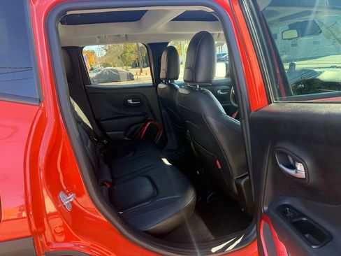 Used 2016 Jeep Renegade Trailhawk w/ Premium Trailhawk Package image 30