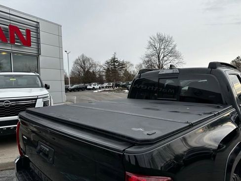 Used 2023 Toyota Tacoma SR5 AWD/4WD image 7