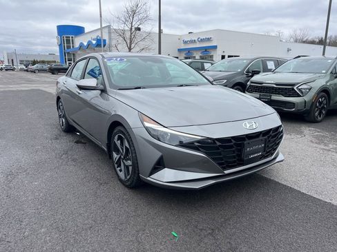 Used 2023 Hyundai Elantra SEL w/ Convenience Package image 7