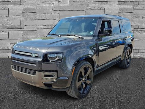 Used 2023 Land Rover Defender 130 X-Dynamic SE AWD/4WD image 4