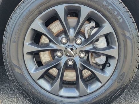 Certified 2021 Chrysler Pacifica Touring-L w/ S Appearance Package image 17