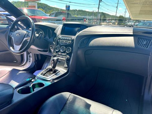 Used 2016 Hyundai Genesis Coupe 3.8 image 14
